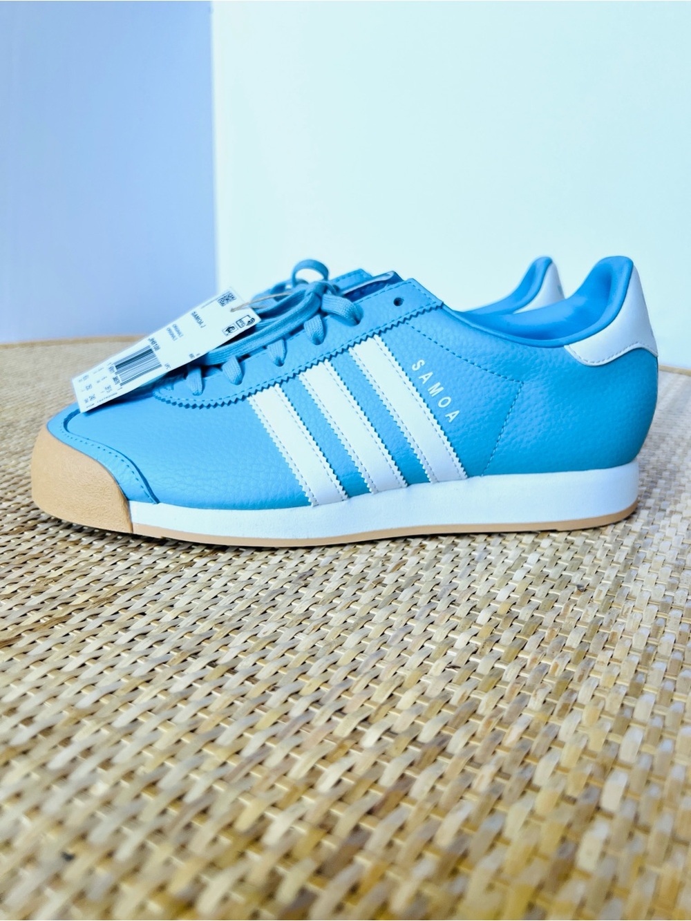 adidas Originals Samoa sneakers Pantone/Cloud White/Gum Light Blue Women 6.5 NEW